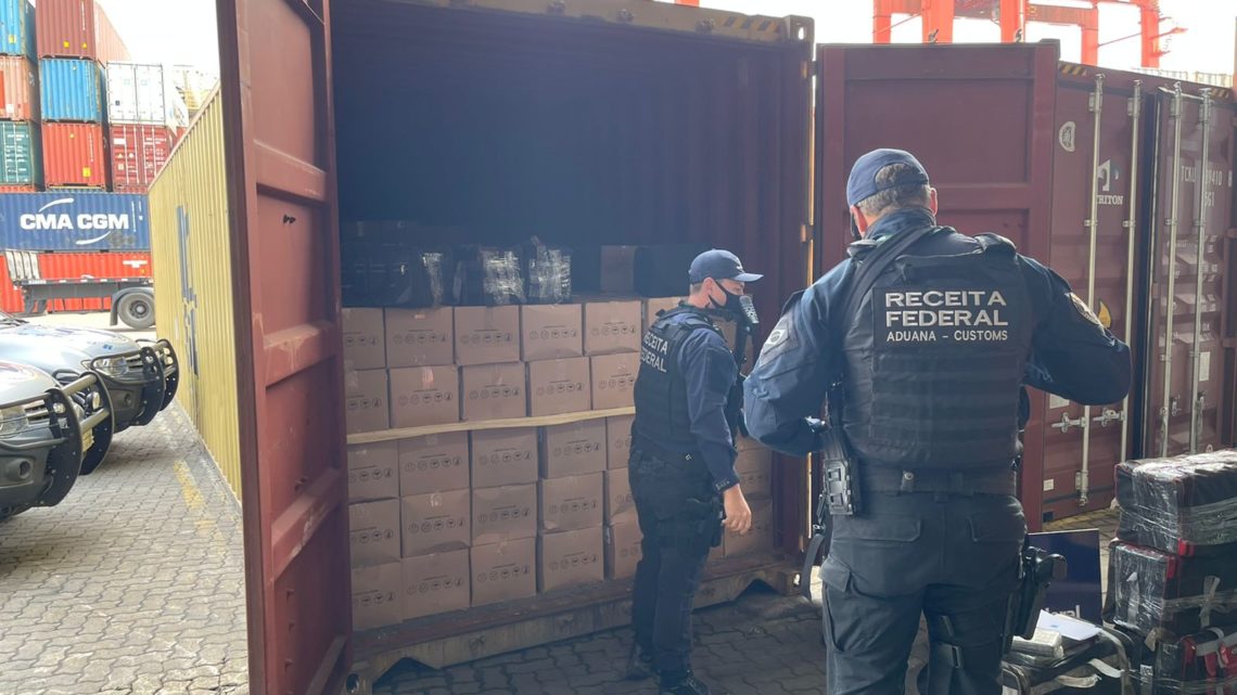 Vídeos: Receita Federal realiza a apreensão de 350 kg de cocaína em SC