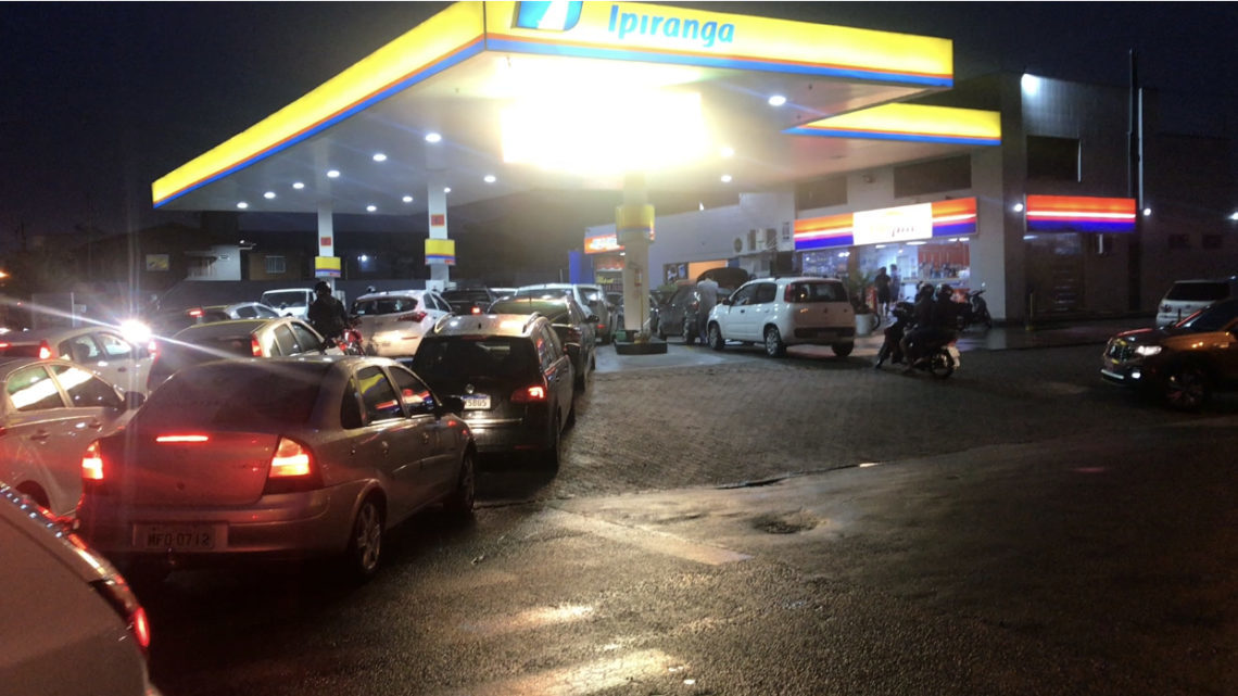 Devido a paralisações do trânsito em rodovias, postos ficam sem combustível em Santa Catarina