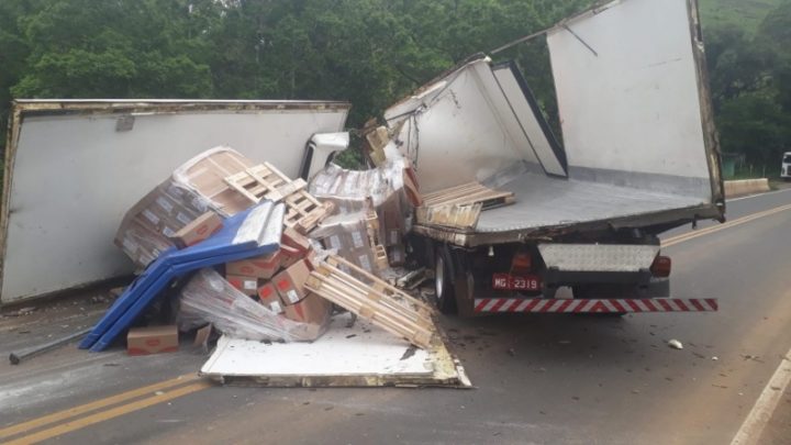 Vídeo: acidente sobre a ponte bloqueia trânsito na SC-283