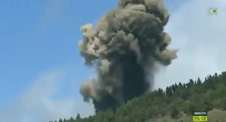 Após dias em estado de alerta, vulcão Cumbre Vieja entra em erupção nas Ilhas Canárias