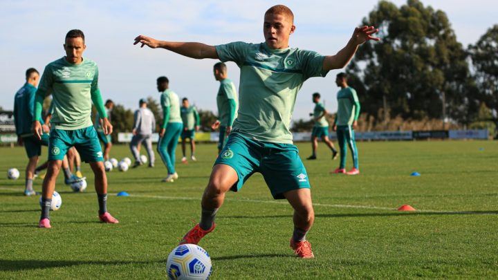 Chapecoense encaminha o empréstimo do meia Foguinho para o Brusque