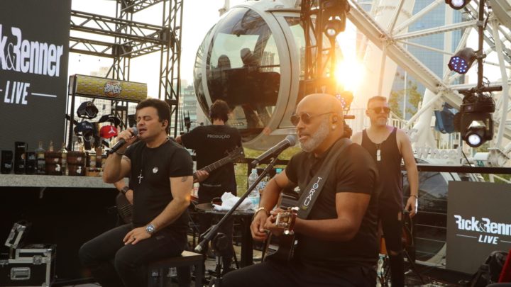 Rick e Renner fazem live na FG Big Wheel roda gigante de Balneário Camboriú