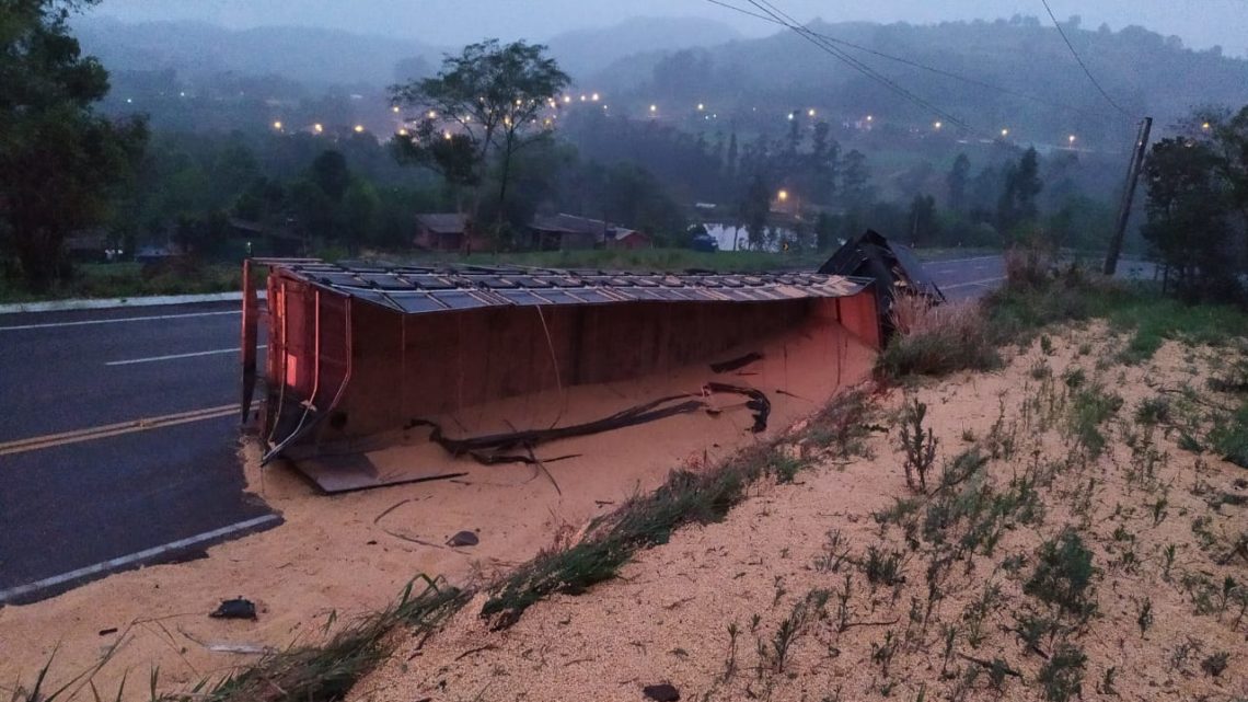 Motorista fica ferido após acidente com carreta em Romelândia