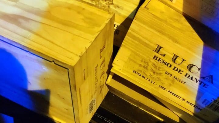 PRF apreende vinho argentino importado irregularmente na BR 282 em Maravilha