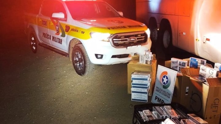 PMRv e Receita Federal apreendem R$ 18.900 em cigarros contrabandeados do Paraguai na SC 157