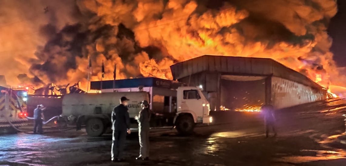 Incêndio destruiu indústria em Xaxim, no Oeste de Santa Catarina