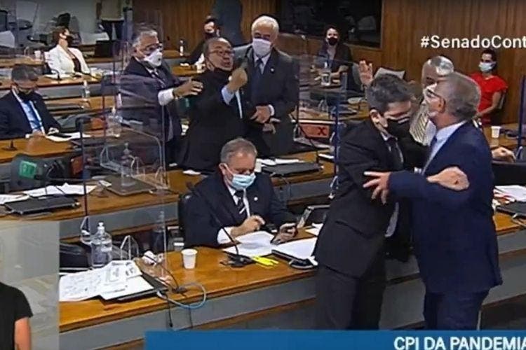 Senadores Jorginho e Renan discutem em CPI: “Vagabundo é tu, ladrão”; veja vídeo
