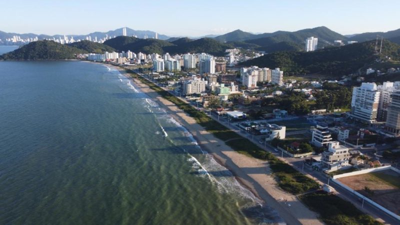 Estão proibidos novos empreendimentos que façam sombra na Praia Brava em Itajaí SC
