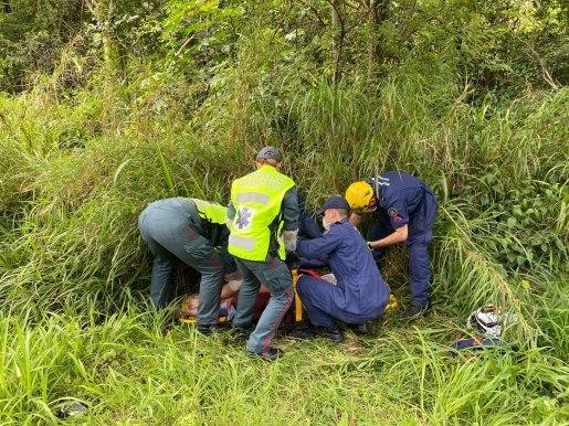 Vídeo: motociclista é encontrado cinco horas depois de sofrer acidente na BR-282