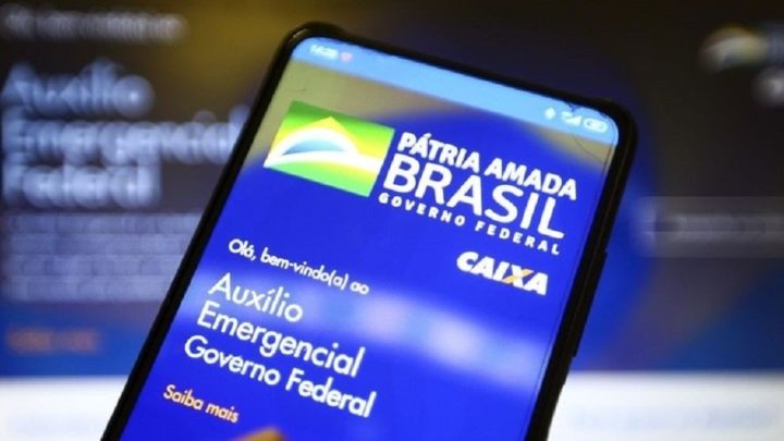 Governo discute prorrogar auxílio emergencial por mais um ano