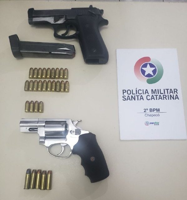 Homem é detido com duas armas de fogo em Chapecó