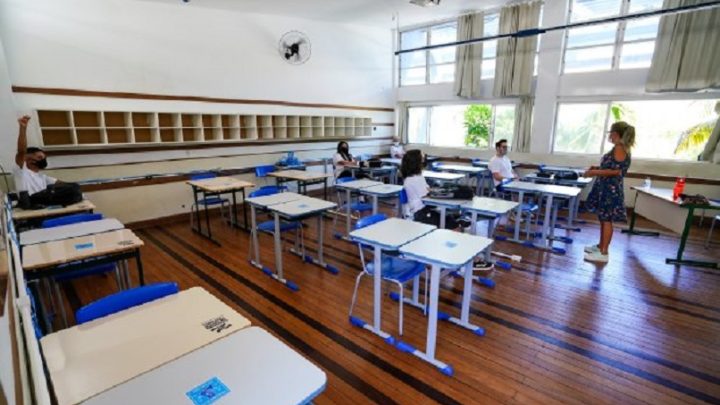 Mais de 70% dos profissionais da educação de SC estão com a vacinação contra a Covid-19 completa