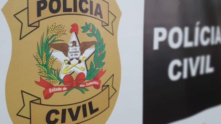 Padrasto é preso suspeito de estuprar enteada com deficiência física e mental em SC