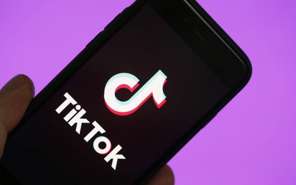 Mulher é agredida e sofre tentativa de estupro em SC por ‘ciúmes’ de vídeo no TikTok