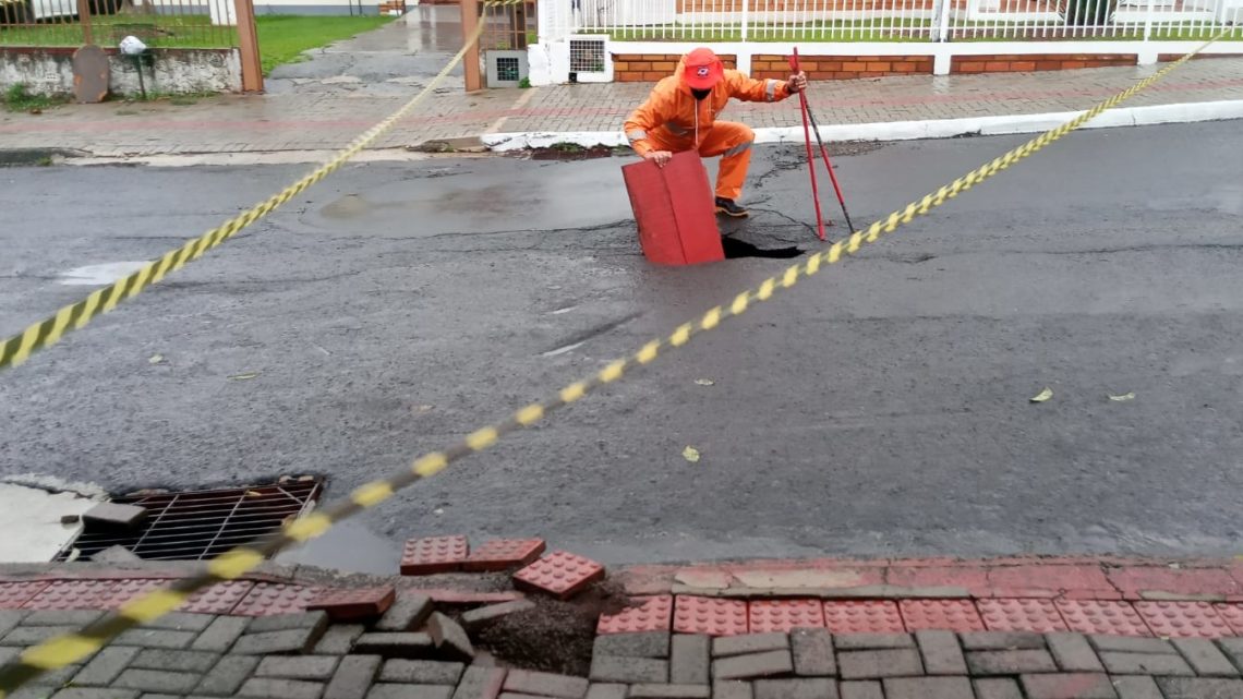 Fotos – Defesa Civil interdita rua no bairro Bela Vista em Chapecó