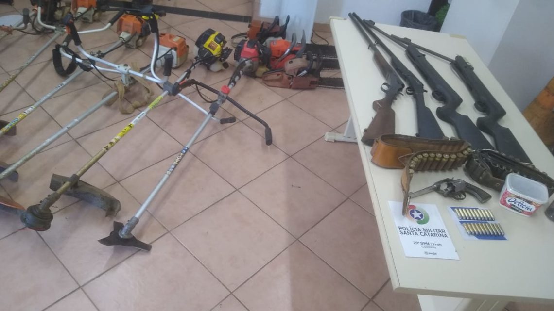 Polícia Militar de Concórdia apreende armas de fogo, recupera motocicleta, motosserra e roçadeiras furtadas