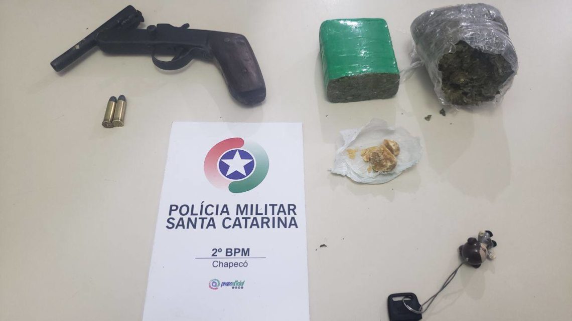 Polícia Militar encontra moto furtada e prende suspeito com arma de fogo e drogas no bairro Progresso