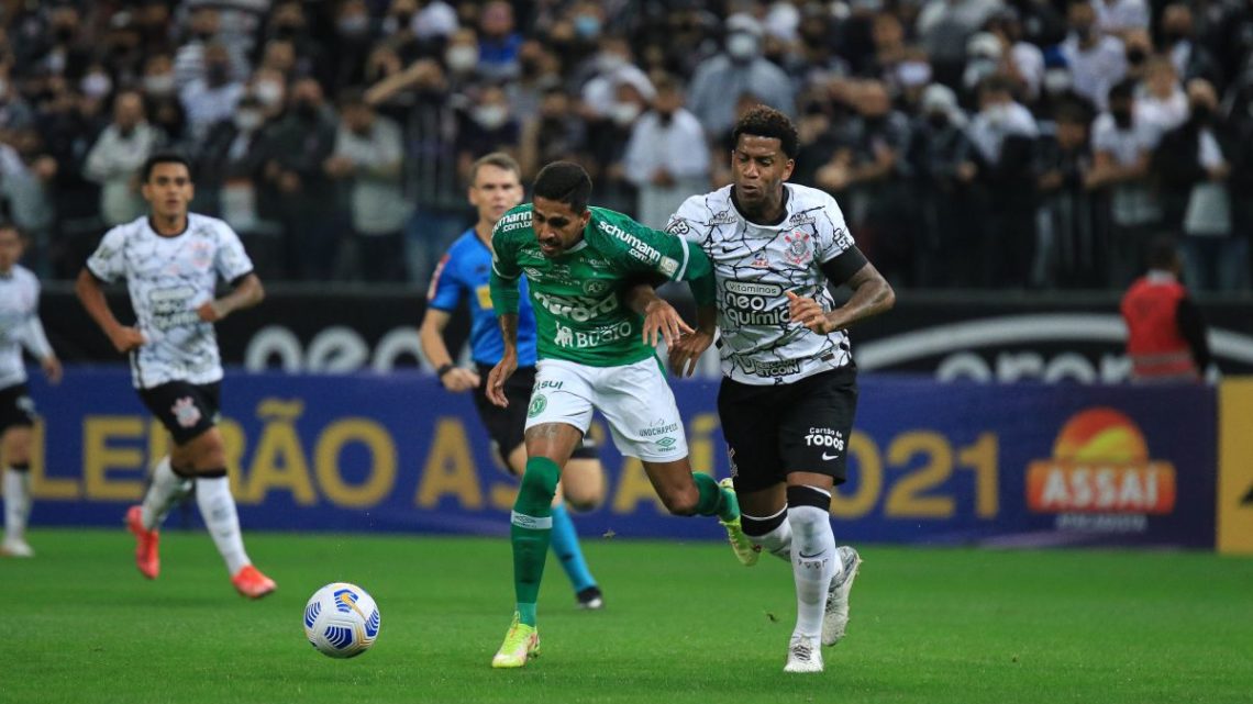 Chape faz partida aguerrida, mas é superada pelo Corinthians em São Paulo