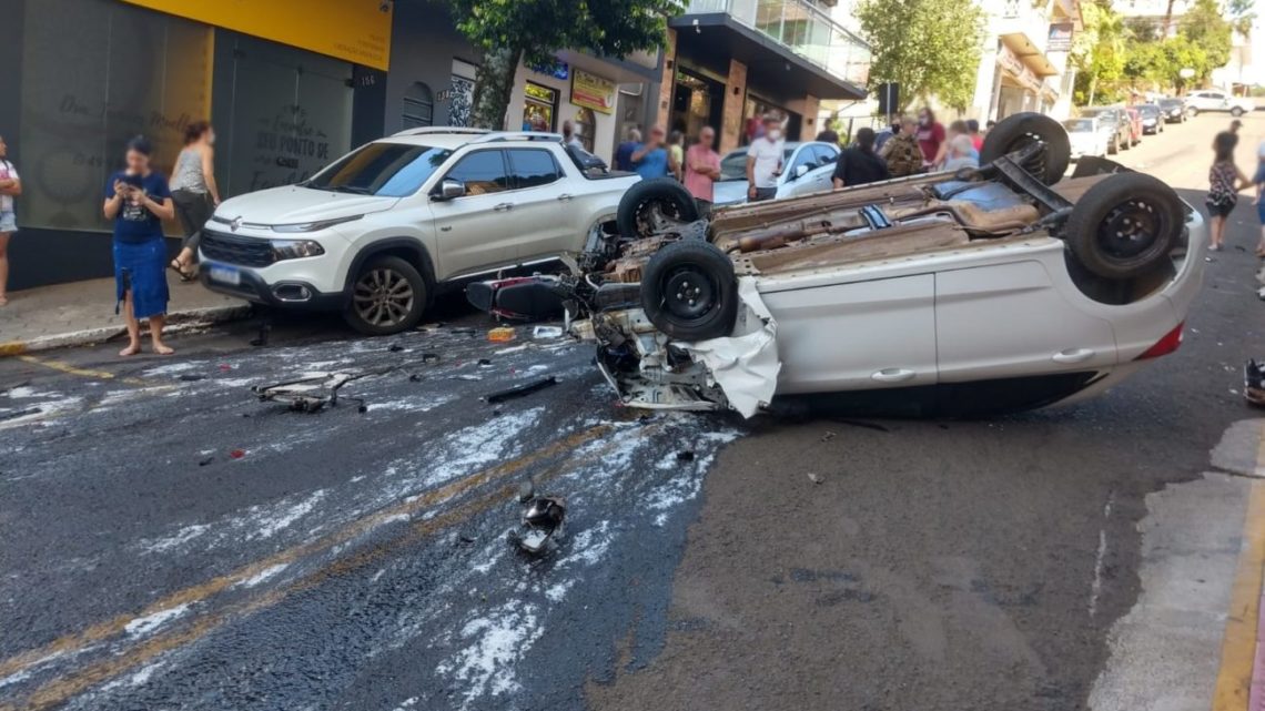 Vídeos: grave acidente deixa vários feridos no centro de Itapiranga