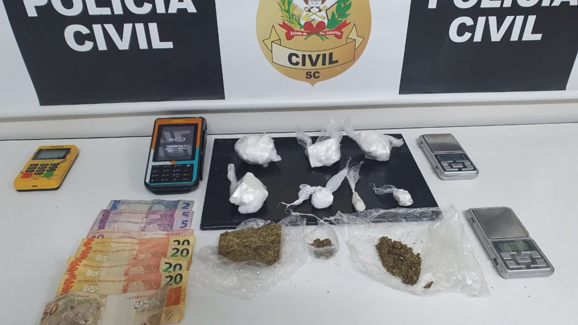 Vídeo: Polícia Civil realiza operação contra tráfico de drogas e prende quatro pessoas em Chapecó