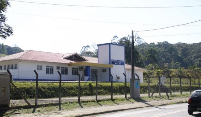 Médico de SC é investigado por possível caso de homofobia contra criança em posto de saúde