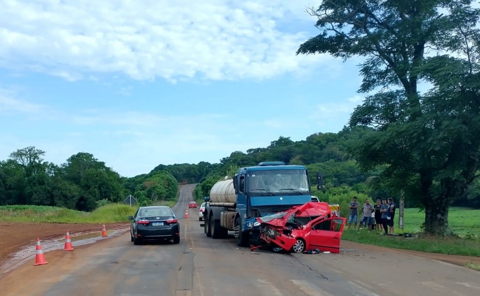 Engavetamento deixa motorista gravemente ferido na SC 155