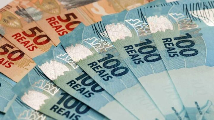 Salário mínimo será de R$ 1.210 em 2022, prevê relator do Orçamento