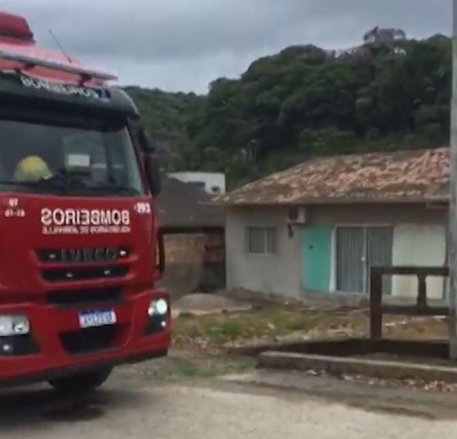 Vídeo: sozinhos em casa, menino de 12 anos salva três irmãos de incêndio