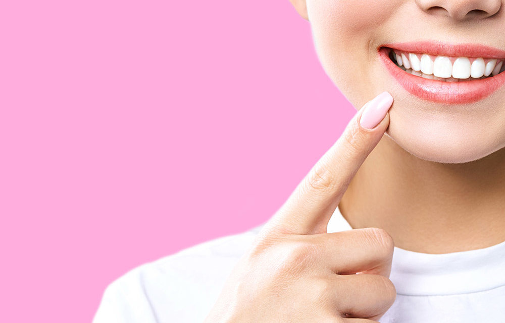 Clareamento dental – Deixe seu sorriso iluminado para as festas de final de ano