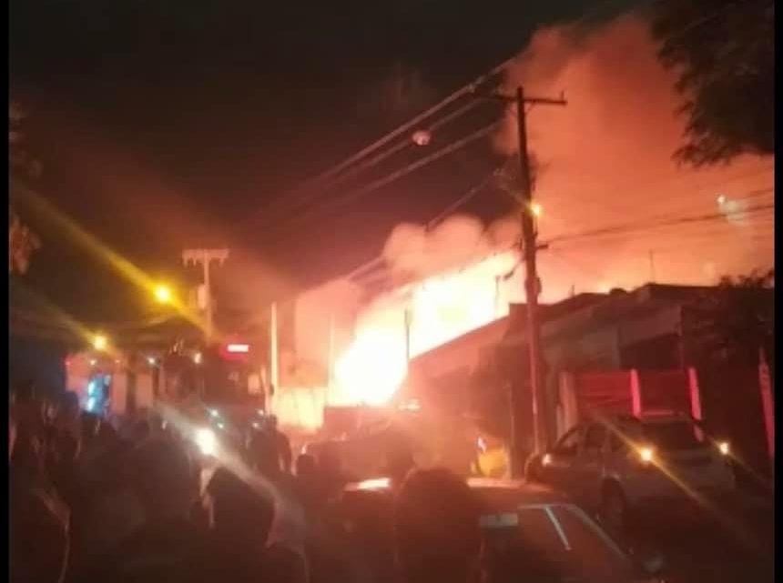 Incêndio destrói casa e mata pai e dois filhos em SC