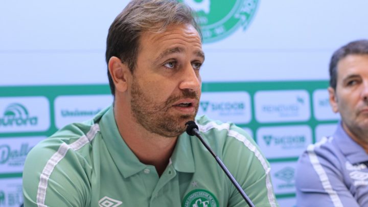 Felipe Conceição cita reconstrução como propósito para o trabalho na Chapecoense: “Esperança e alegria”