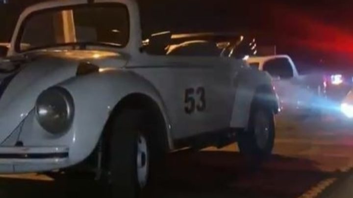 Vídeo: criança de 7 anos tem mini-Fusca guinchado pela polícia em SC