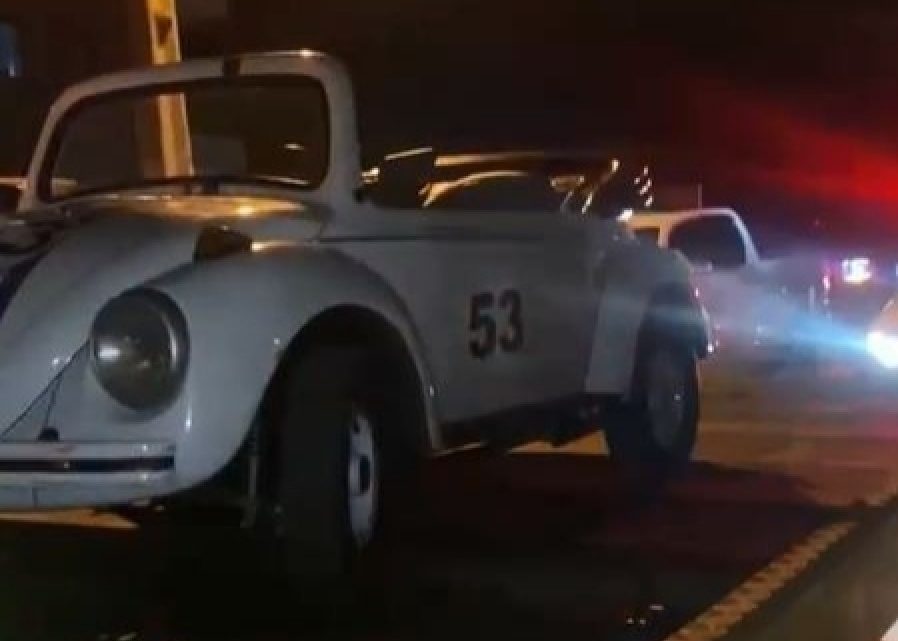 Vídeo: criança de 7 anos tem mini-Fusca guinchado pela polícia em SC