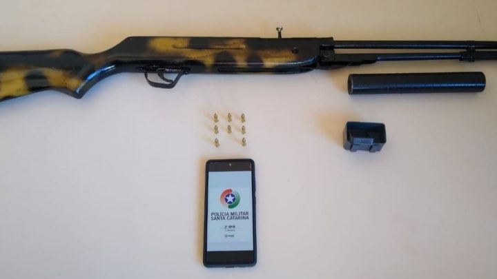 Após abordagem PM encontra arma com silenciador no bairro Passo dos Fortes