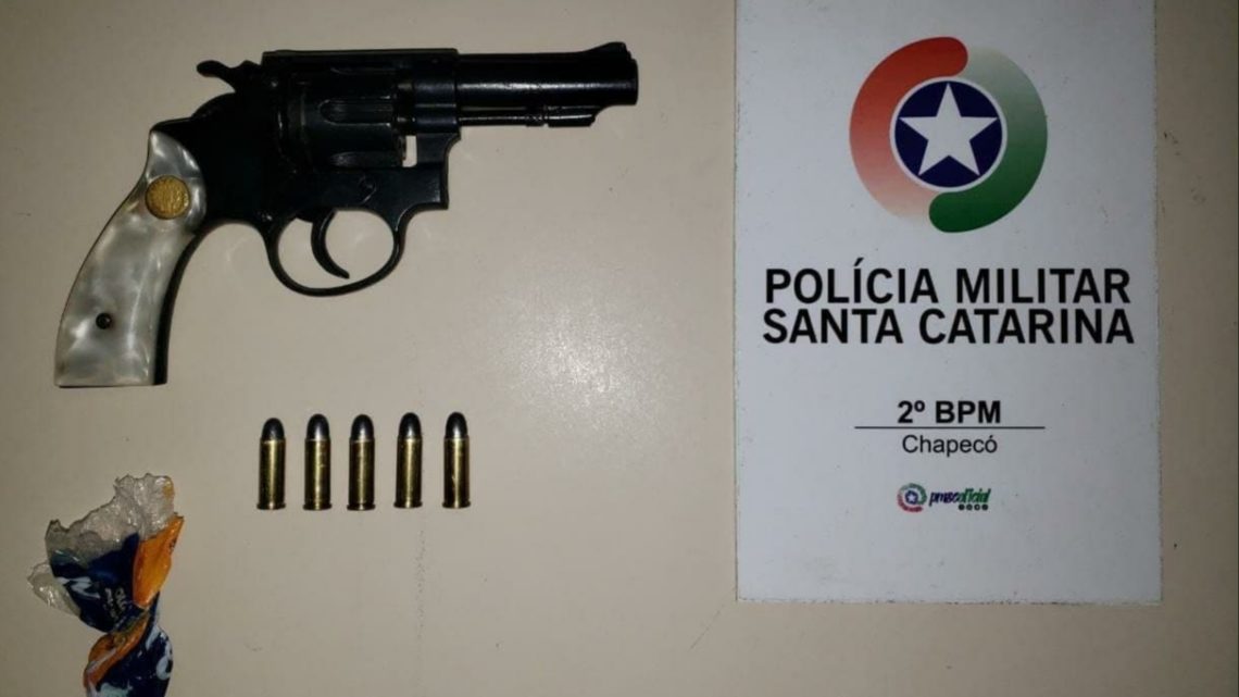 Mulher marca encontro pelo Facebook com um homem, usam drogas e é ameaçada juntamente com seu filho com arma de fogo em Chapecó