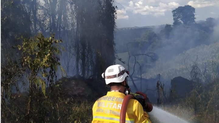Incêndio destrói 35 hectares de vegetação na linha Salto Saudades em Quilombo