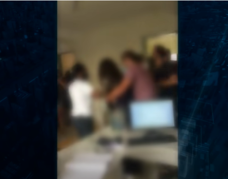 Vídeo: médica é agredida após recusar atestado para casal que dizia ter covid Vídeo: médica é agredida após recusar atestado para casal que dizia ter covid