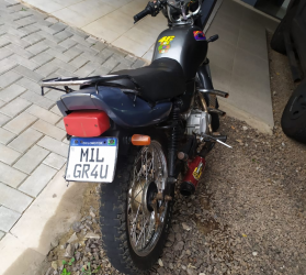 Adolescente com moto irregular tinha placa MIL GRAU