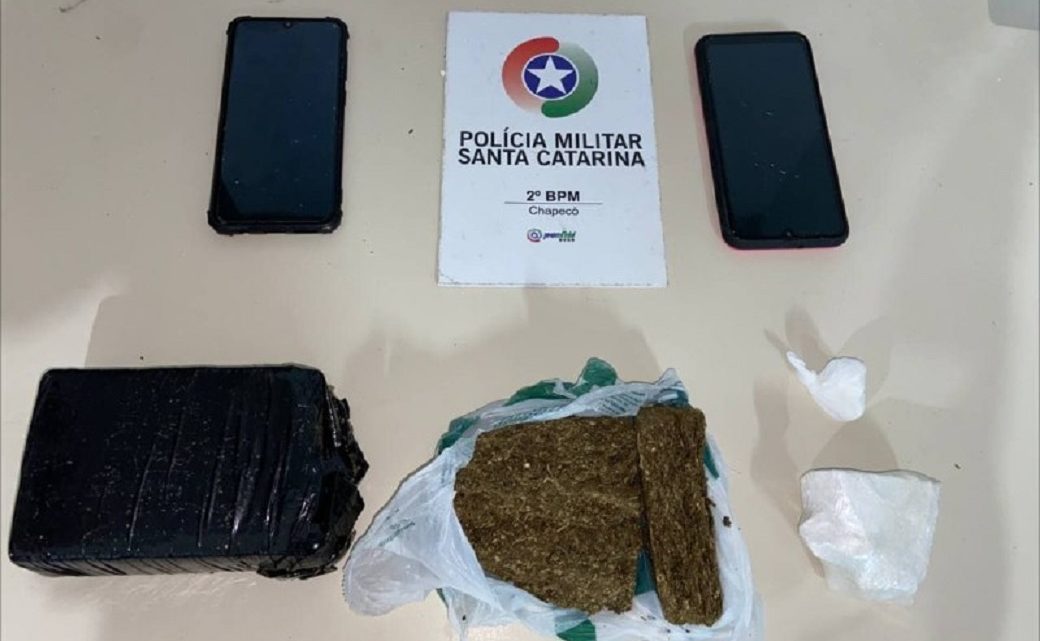 Mulher é detida com drogas e uniforme do sistema prisional em Chapecó