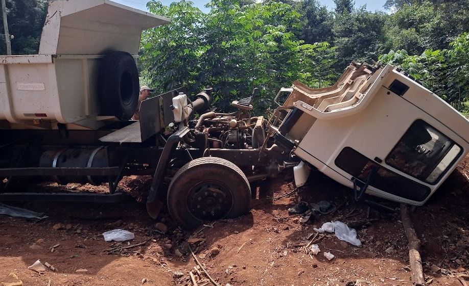 Motorista é arrastado após cabine de caminhão se desprender no Oeste de SC