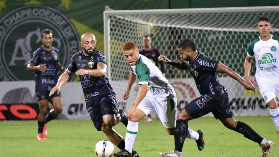 Chapecoense é superada por Brusque na Arena Condá