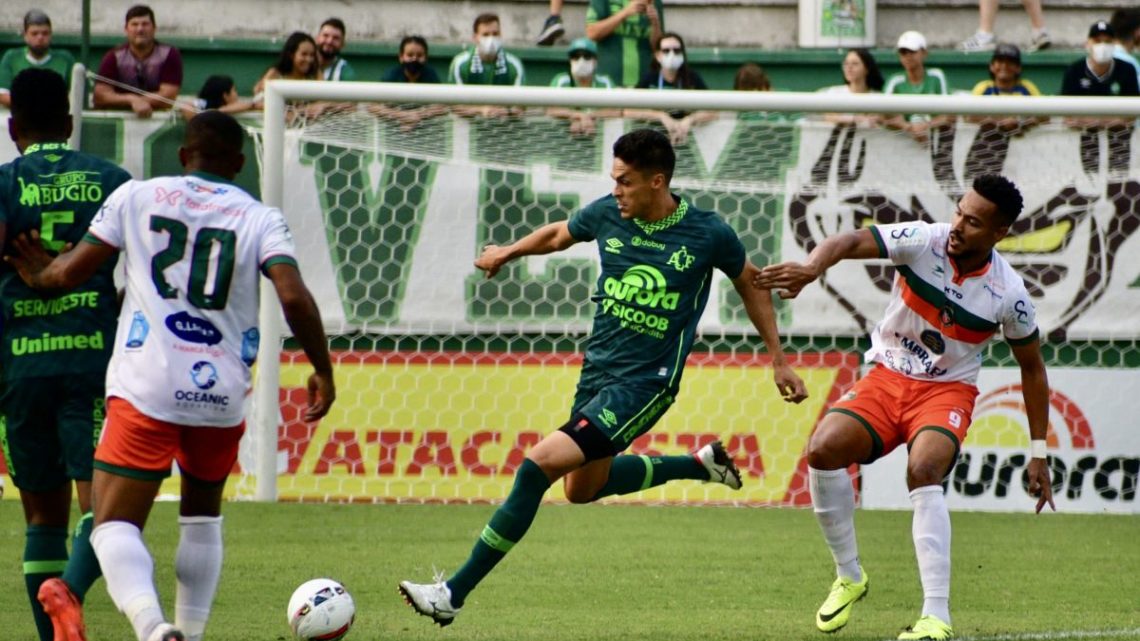 Chapecoense e Camboriú empatam na Arena Condá