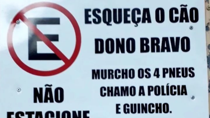 “Dono bravo”: morador de SC faz placa para quem estaciona na frente do seu portão
