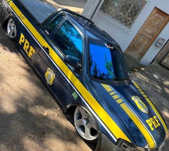 Vídeos: Polícia apreende carro caracterizado como viatura da PRF em SC