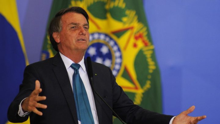 Justiça do DF proíbe que redes sociais do governo federal sejam usadas para promover Bolsonaro