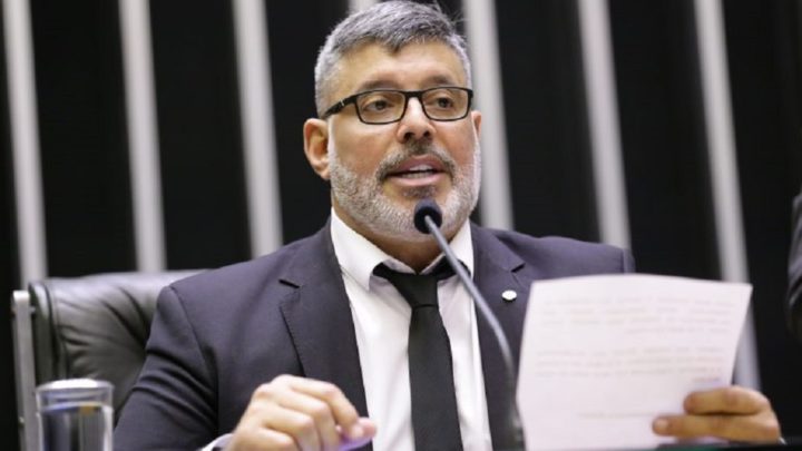 PL de Frota quer obrigar apresentação de comprovante de vacina nas eleições