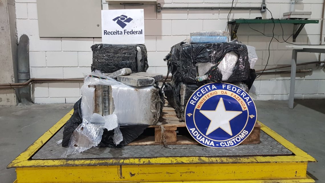 Vídeos: Receita Federal apreende 240,5 kg de cocaína no Porto de Itapoá