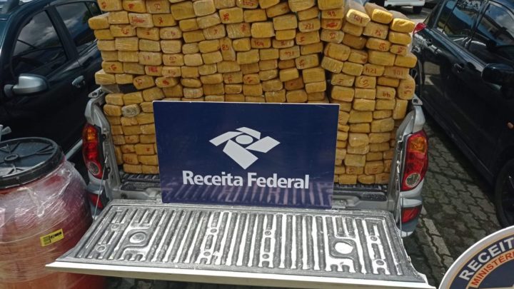 Vídeos: Receita Federal apreende 250 kg de maconha escondidas em meio a tripas de porco