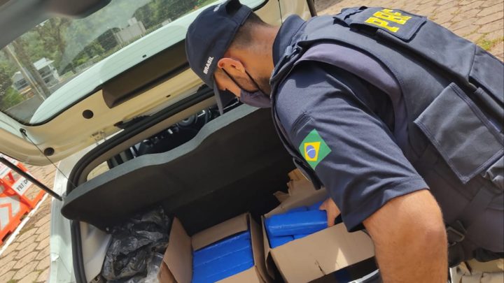 Vídeo: PRF apreende adolescente de 15 anos com 36 kg de maconha em Chapecó