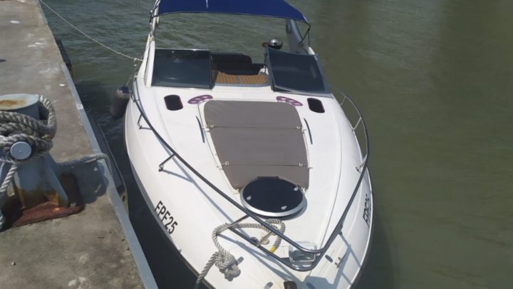 PF prende tripulantes de lancha por porte de armas de fogo sem registro